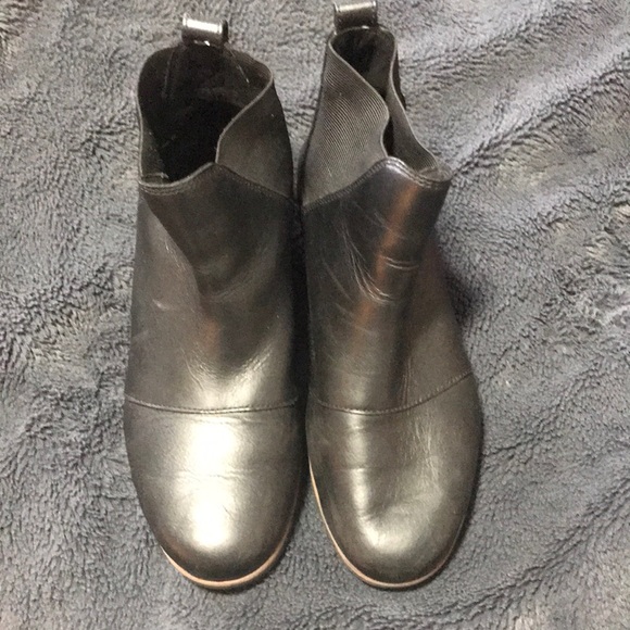 Great condition SOREL bootie - Picture 2 of 8